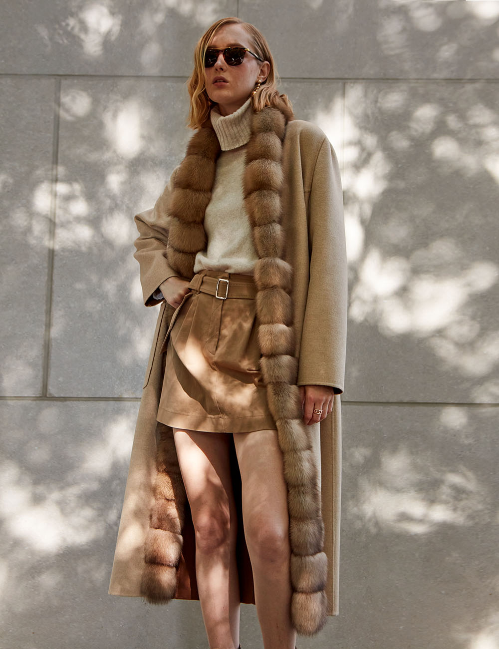 Двустороннее зимнее пальто с соболем из кашемировой ткани Loro Piana                                        цвет кэмел  и охра, фасон пальто халат длинное с поясом.
